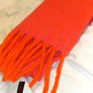 🌈New- ladies beautiful warm X-large orange scarf